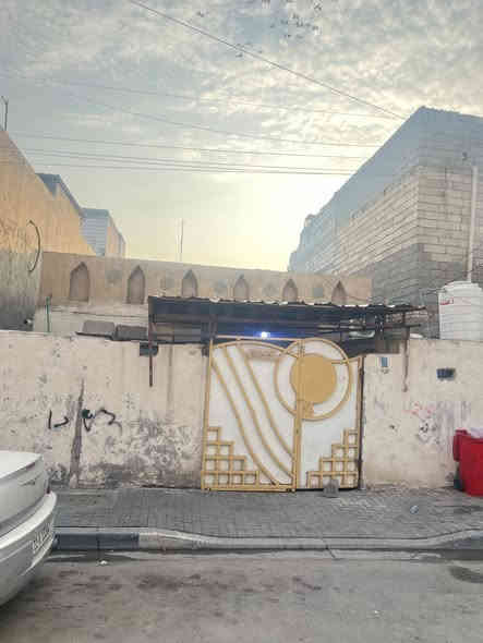 بيت. للبيع. مساحه ٢٠٠ متر. القبله قريب عل سوق مسطر 
بناء. قديم حاليا مؤجر. سعر. ١٨٥.   مليون. الاتصال 
***********
