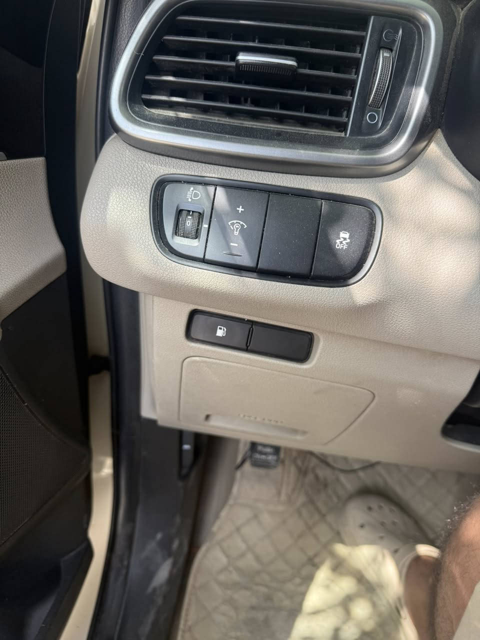 السلام عليكم
*بيع مستعجل *

سورنتو ١٧ 

خليجي ٦ سلندر 

بصمة وسويج

مراية شفط 

كامرة مزروعة 

٣ شاشات 

حساسات 

مواصفات السورنتو كلها 

نضيفه مال جناي 

ماشيه فوك ٢٠٠ الف 

*سونار موجود مع الصور *

مبدل كازگيت مو عندي عند اللي قبلي بالوگالة 

ع كد اقل الشبر بارد بالباب الخلفي للعبري ما مبين اصلا 

مكان السيارة ميسان العمارة 

السعر ٢٠٠ 

***********
