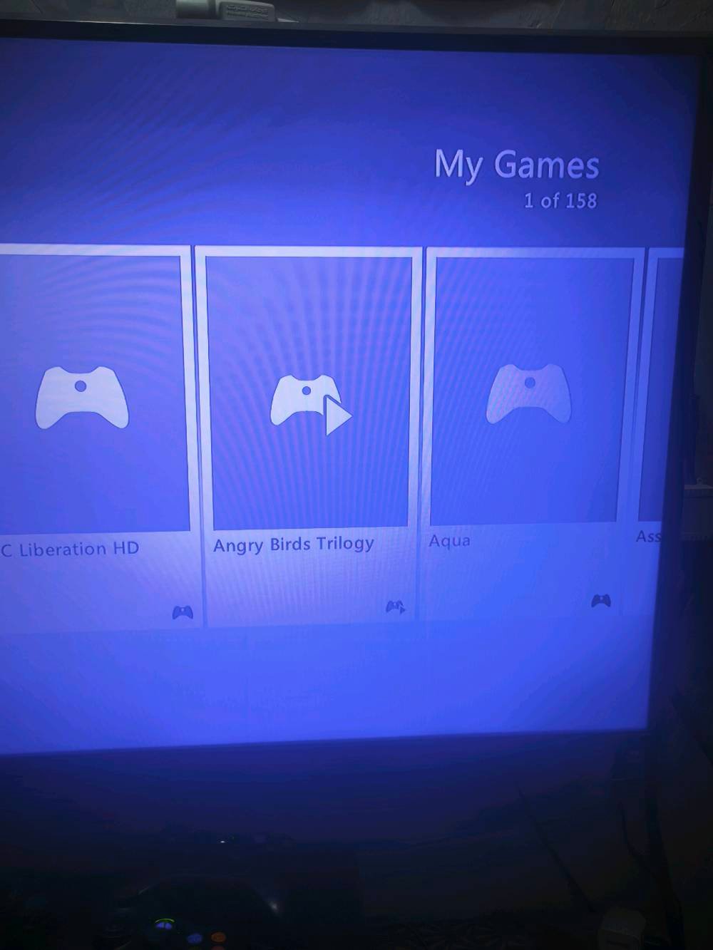اكس بوكس 360 جهاز نضيف 
يدات 2بس تعبانات 
ملحقاته كاملة الجهاز ما بي عيب بي 158
بيهن العاب حلوة 
سعرة 120الف بي مجال