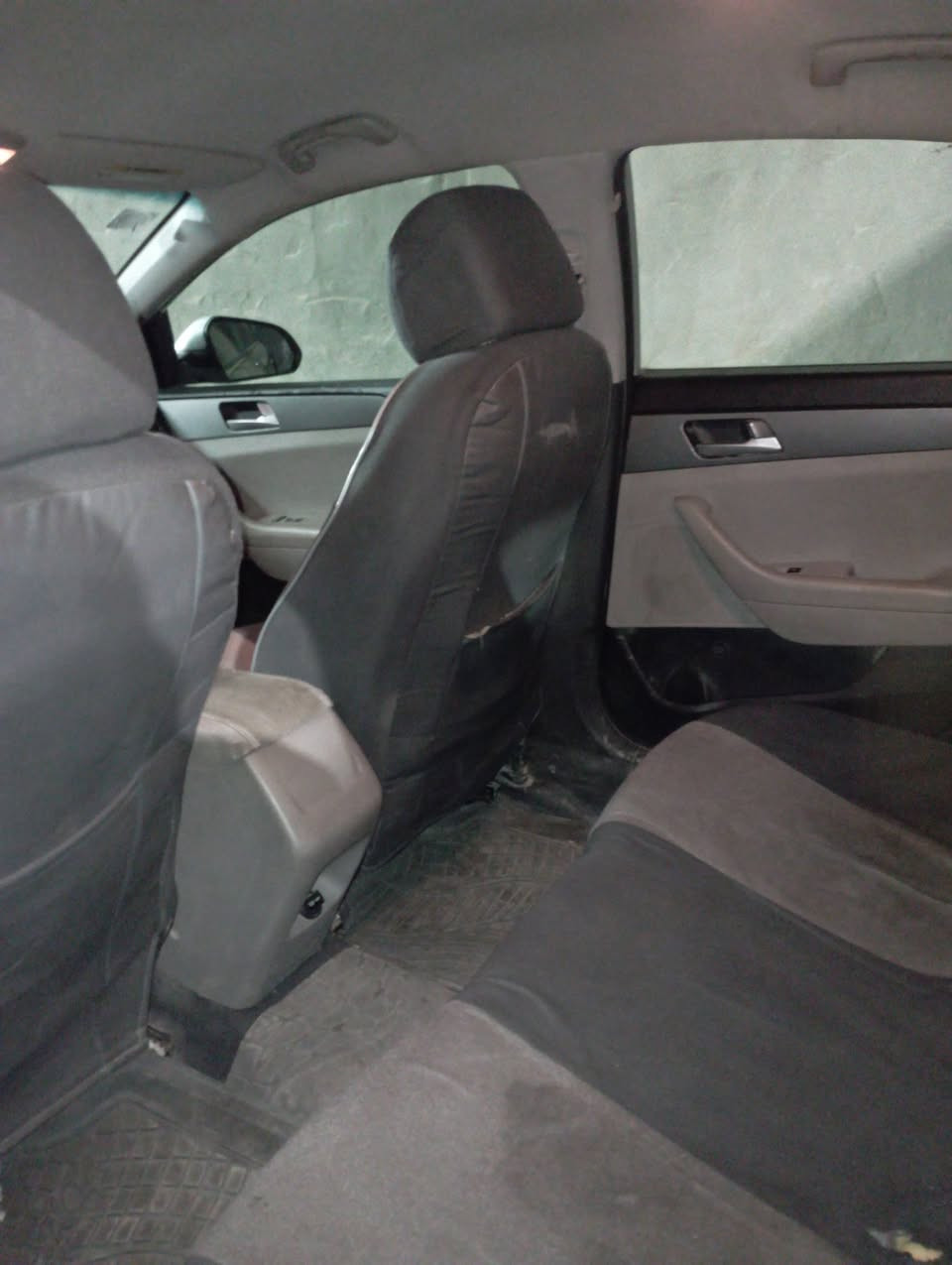 سلام عليكم
عندي سوناتا وارد امريكي 16كلين بدون حادث كير مكينه حداديه كلها تمام بأسمي السياره 
سنويه 2029 بيها صبغ كم قطعه 
العنوان البصره 5ميل الكندي
رقم الهاتف/***********
السعر 125$ وبيها مجال للشراي
