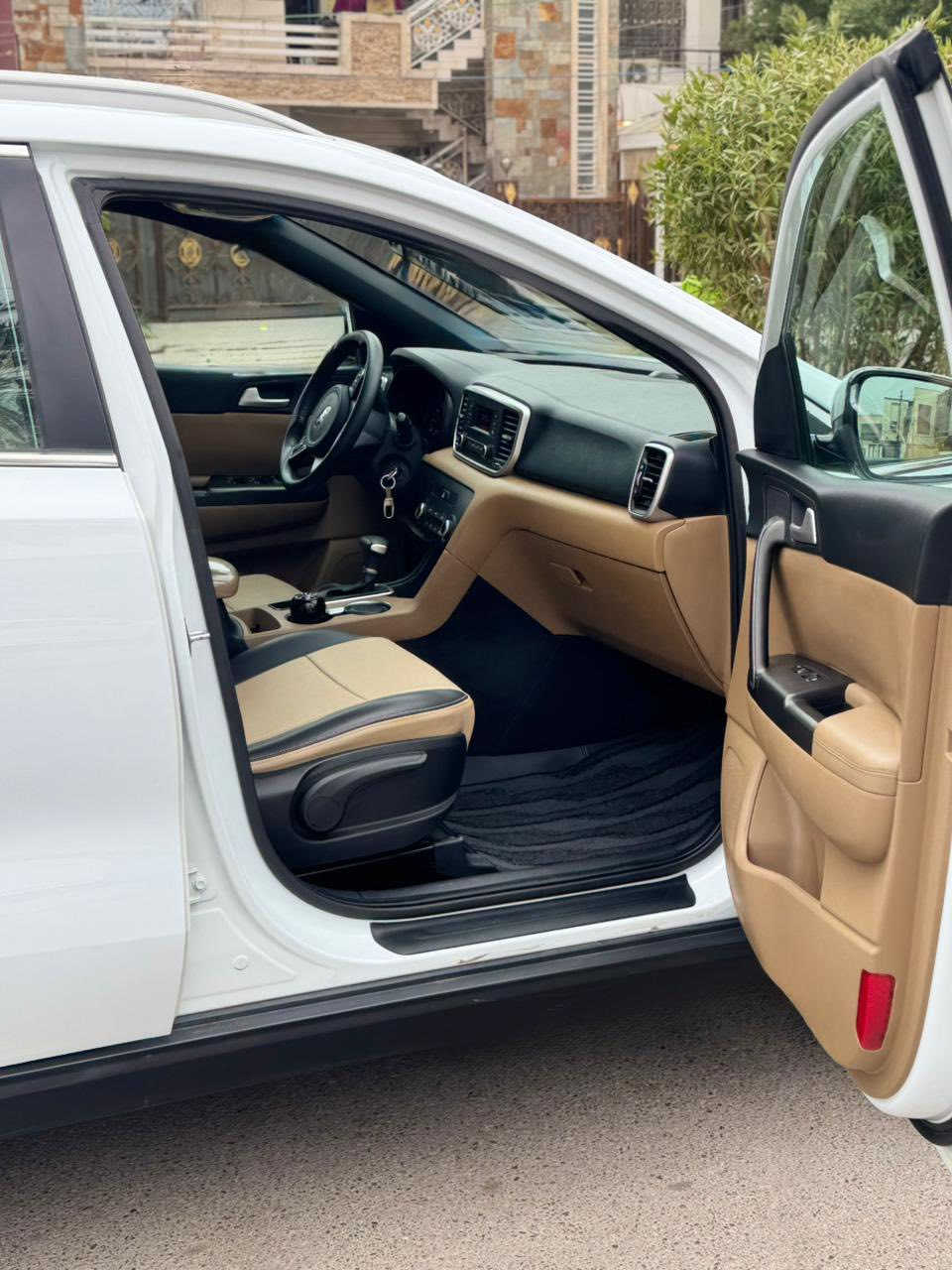 السلام عليكم
سبورتج موديل ٢٠٢٠ خليجي رقم بغداد الجديد ماشيه ٣٦ الف حقيقي عل الفحص مكفوله السياره فقط شخط صغير كد  اصبع السياره جديده وعل ايدنه من الصفر كير محرك صدر كله عل الشركه سويجات وكتلوكات كله ممستعمله وترايه كأنما زيرو مواصفات حساسات ومري كهرباء وتحكمات جهتين وآوامر صوتيه انضمه قياده ايكو ونورمل وسبورت ومحرك ٢٠٠٠ وتبريد امامي وخلفي واشاير بالمري ومري طي السياره جديده بمعنه الكلمه مكانه السيديه سعره ٢١٨ تلفون ***********
