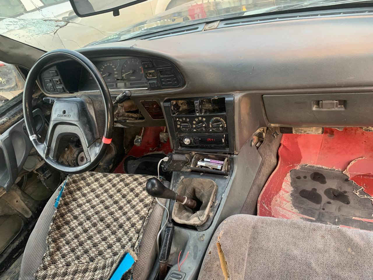 السلام عليكم
برنس موديل 1994
كير عادي
محرك 2000
رقم صلاح الدين ار
تخم تاير جديد
والشكل كدامك 
للبيع او المراوس 
***********
