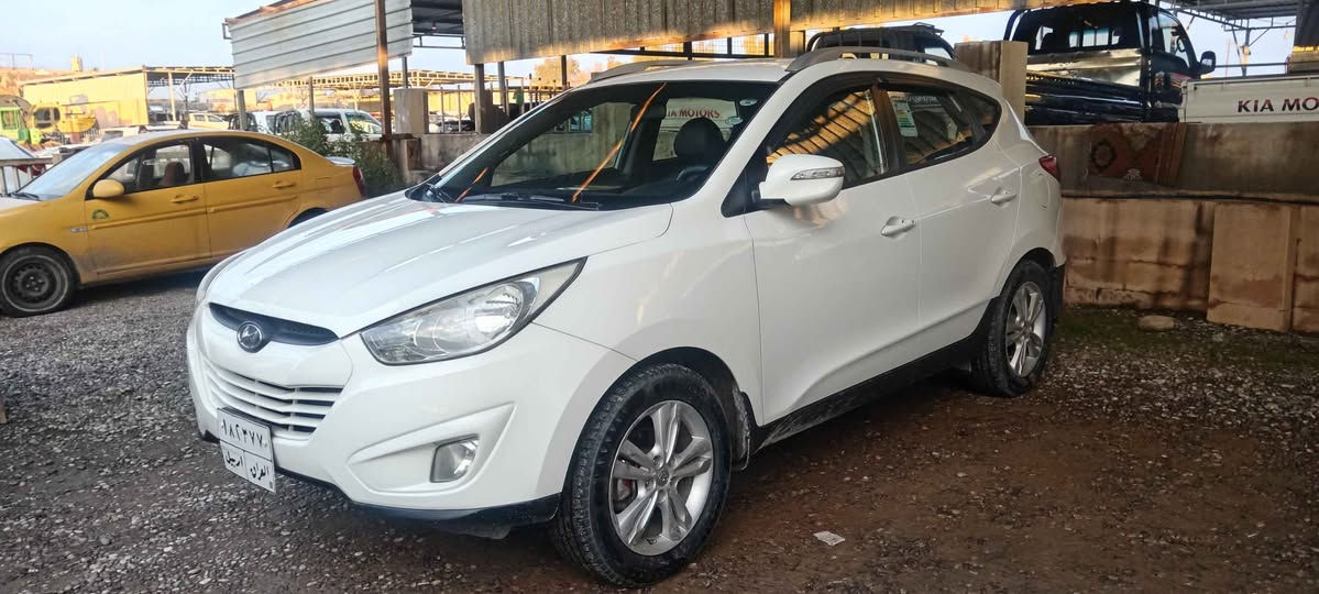 سلام عليكم
هونداي توكسون 
موديل 2011
ابيض ثلجي
ما مسجل عل كابون 
كير اتوماتيك و عادي
داخل قيسي
شاشة ايباد
كاميرا
تحكم ستيرن
كير و محرك بشرط
بدون صوت بخار 
سيارة بدون ضربة بدون حادث بدون صبغ كلها وضع الشركة 
تبرید صدر كهربایات كل بشرط
سیارة حلو جاهزة مكفولة
رقم اربيل 
شرط التحويل و الوكاله 

سعر.     145. ورقه مجال
مكان السياره.    اربيل    خبات
***********.      كورك واتساب
 ***********.      اسيا الحمدانية, نينوى
