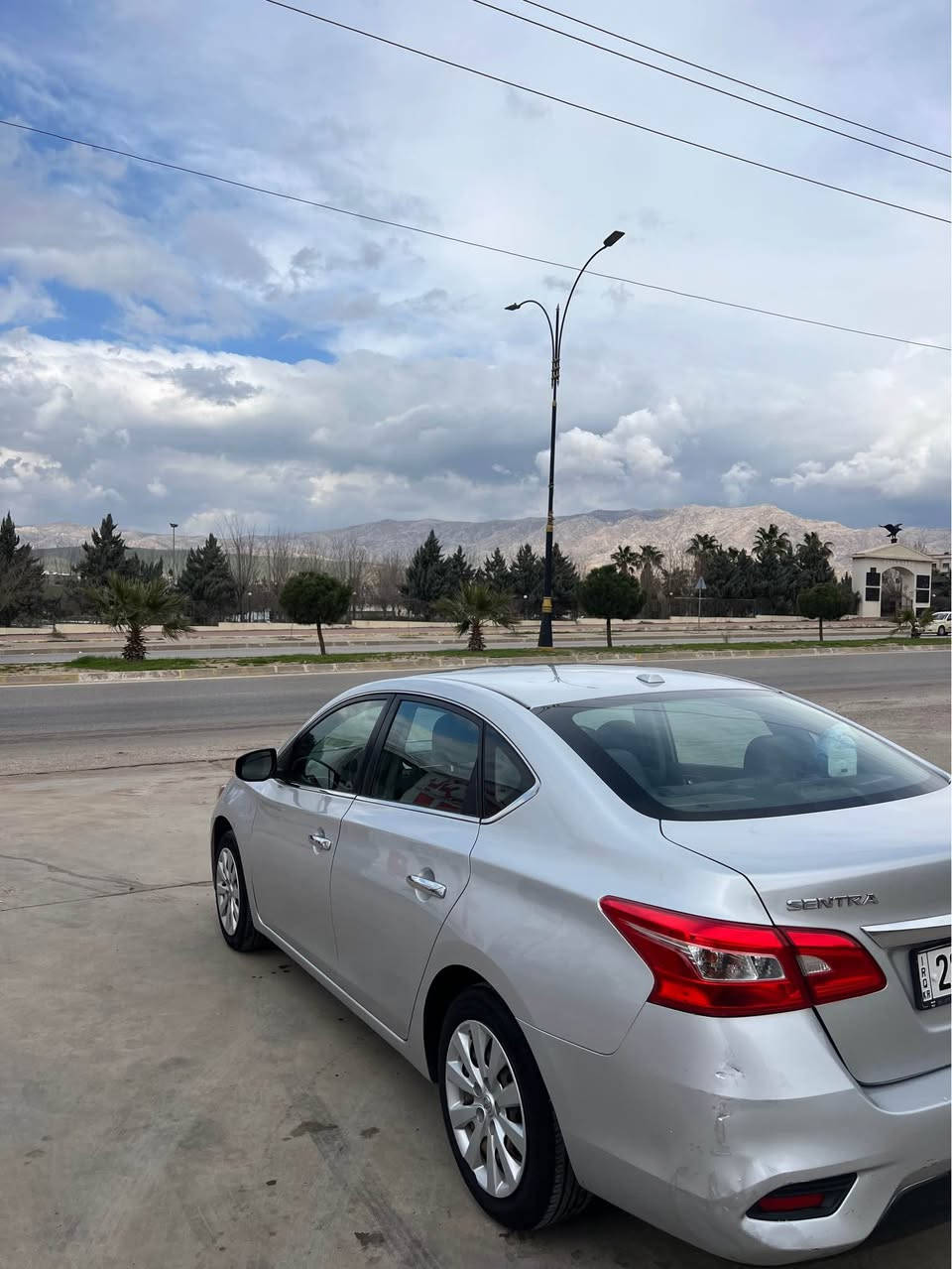 نيسان سينترا موديل 2017 
ماصفات  SV ره قم و سه نه وي نوئ 
ته نيا جملخ و نيو بونيد سبوغه 
پيش و پاش كه پسه هيج مه سره فه كي تيدا نيه 
سياره كه سيسته م غاز يطاليه +پانزينه 
تحويل و وه كاله به شه رت 
شوين ((ئاكري)) ***********
سعر112 $ اكر, نينوى
