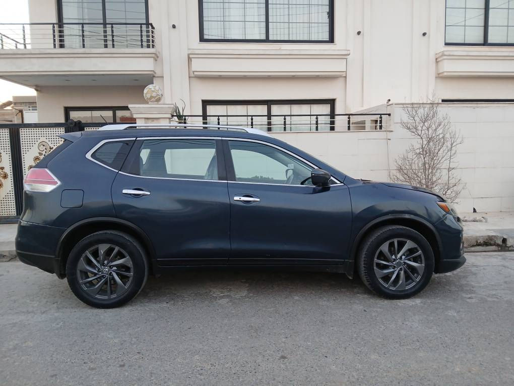 نیسان ڕۆگ 2016 SL  دەبل ئەکسل بەسمە کوشن کارەبایی کوشن جلد و،هیتەر ئاوێنە کارەبایی تەنها سلاید نیە دوو پارچەونیوی پێشی هەیە شاسی وبەتانەی نەگرتیە  هەموو شتی نوێیە نرخی 124وەرەقەیە ...هەولێر *********** أربيل, العراق
