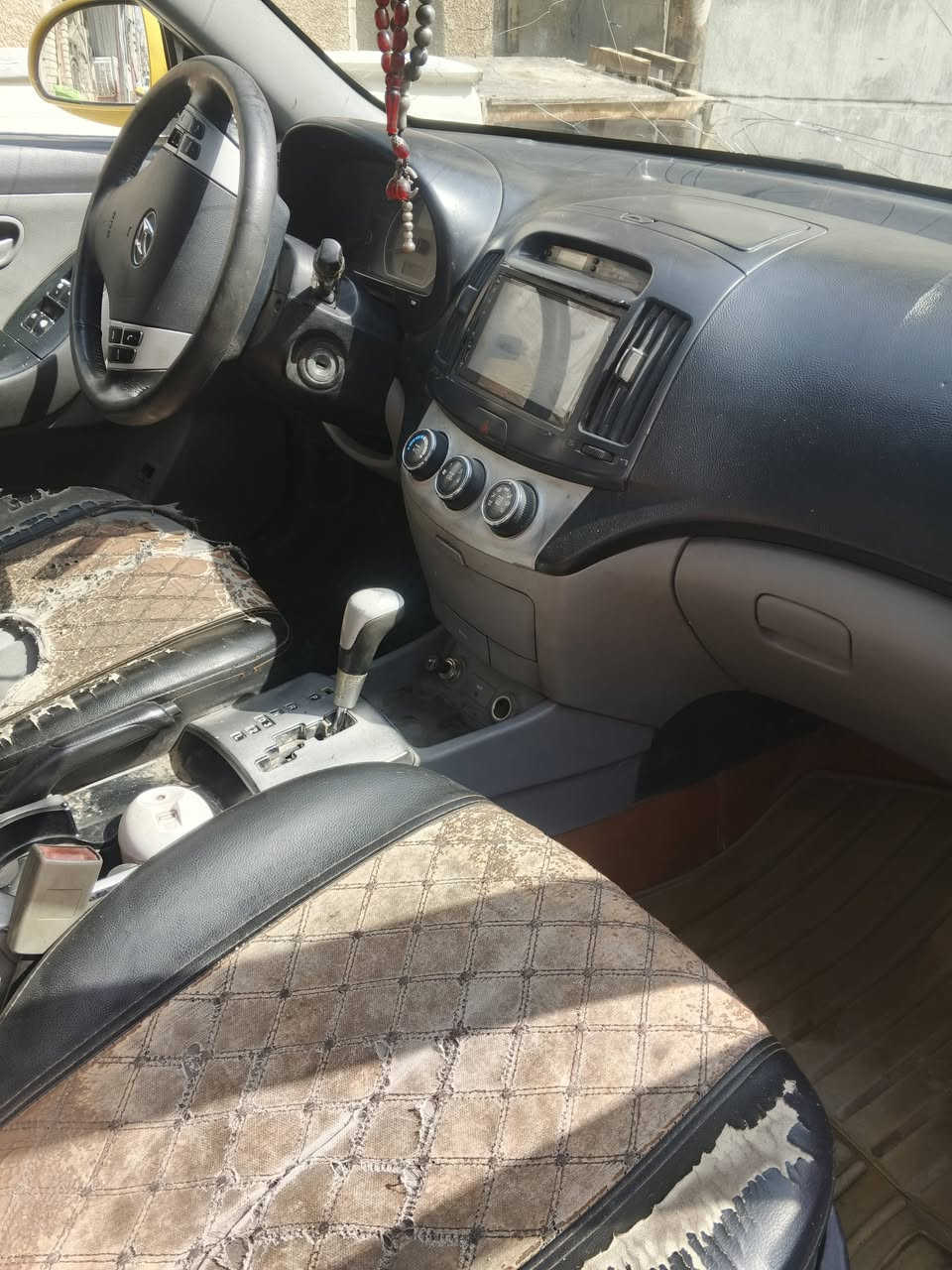 السلام عليكم للبيع النترا مقدس موديل 2009 وارد امريكي رقم ديالى ضربتها صندوق وجاملغين الخلفي محرك والكير خير من الله تبريد شغال  للاتصال *********** موجود واتساب السعر 75$ وبي مجال مكاني بغداد مدينة الصدر
