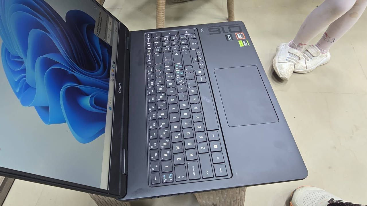 🔥 HP OMEN 16 Gaming Laptop
حالة ممتازة جدًا – أداء قوي للجيمينج والشغل الثقيل 🔥

✅ المواصفات:
• Processor: Ryzen AI 7 350
• جيل حديث بتقنيات AI
• RAM: 16GB DDR5
• Storage: 512GB SSD NVMe M.2

🎮 كارتين شاشة:
• NVIDIA RTX 5060 8GB GDDR7
• AMD Radeon Graphics

🖥 الشاشة:
• 16 Inch FHD
• 144Hz Refresh Rate
• ألوان 100% sRGB
• حواف رفيعة Infinity Display

⚡ المميزات:
• USB Type-C
• Wi-Fi 6
• Bluetooth 5.1
• Camera HD

🔋 البطارية والشاحن الأصلي موجودين
🛡 ضمان 3 شهور بفاتورة
🚚 شحن لجميع المحافظات والدفع عند الاستلام متاح

مناسب للجيمينج – المونتاج – الجرافيك – البرامج الثقيلة 💯


**إذا كنت صاحب هذا الإعلان وتريد حذفه لأي سبب، رجاءا أرسل رسالة إلى الدعم الفني**