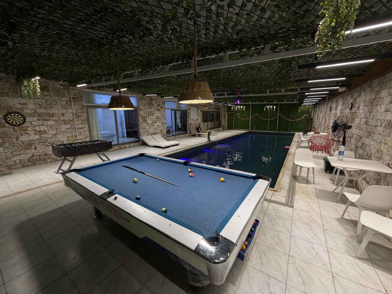 تدورون على مكان راقي ومتكامل لقضاء أجمل الأوقات؟
وفرنالكم مزارع VIP فخمة وكولشي متوفر بيها 👌🔥

🏊‍♂️ مسبح ماء حار (مغلق ومفتوح)
🛏️ غرف نوم مجهزة ومريحة
🎠 ألعاب للأطفال
🔥 مكان مخصص للشواء (باربكيو)
🌿 مساحات واسعة وخصوصية تامة
👨‍👩‍👧‍👦 مناسبة للعوائل
👬 مناسبة للشباب

مكان مثالي للتجمعات والمناسبات والسهرات المميزة ✨

📞 للاستفسار والحجز: ***********

احجزوا موعدكم واستمتعوا بأجواء فخامة وراحة لا تُنسى 🌊�
