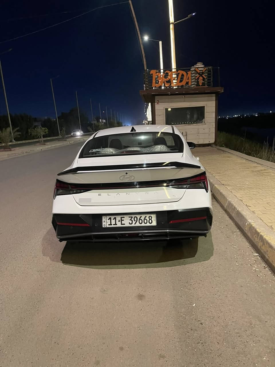 السلام عليكم ورحمه الله 
موجوده النتره موديل 2024 خليجي محرك 2000فول مواصفات السياره ماشيه 80 الف السياره مكفوله كفاله عامه بيها تعديل بارد جاملق الامامي باب سايق اصبع معدل بارد السياره معروضه 180 وبيها مجال المكان رمادي رقم الهاتف ***********
