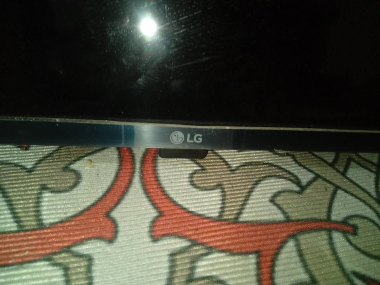 شاشه نوعيه LG اصليه صالي شهر من أخذته شراي يراسلني واتس
***********  مكاني بغداد نهضه
