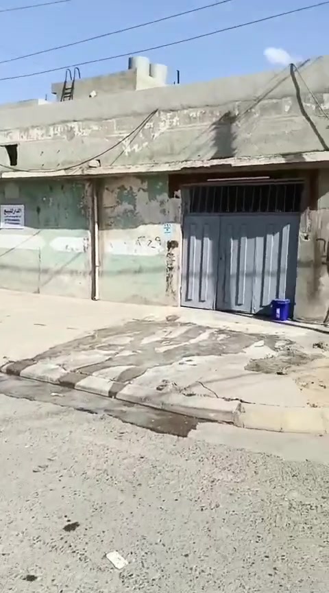 بيت ركن تجاري  للبيع 

سند سكني شرط التحويل

المساحة  115 م  _____  10 ×  11.5

غرفتين نوم وهول ومطبخ واستقبال  وصحيات. 

بورسلين  وسيراميك  وسقف ثانوي 

 يارمجة الشمالية ( مقابل جامع نداء الرحمن ) 

السعر ( 115 ) قابل للتفاوض 

***********
***********

