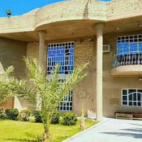 الطابق الثاني /عبارة عن سويتات 2  كاملات كل واحد يحتوي على غرفتين كبار...