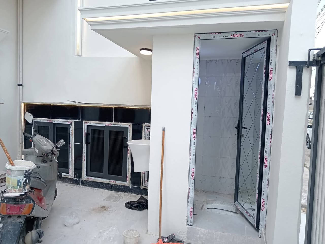 (1710)
#داران طابو للبيع طابقين
بناء حديث (زيرو)نظام دكات ديكورات مغربية انترنيت كامرات مراقبة 
#كركوك حي الأسرى والمفقودين سايدين خلف صيدلية تولين
#المساحة كل دار (١٠٠)متر
 #الواجهة كل دار (٥)متر
#طابقين يحتوي على:- غرفتين نوم ومطبخ حار بارد واستقبال وهول2 وصحيات فوك وجوه  وكراج سياره 
#السعردارواحد /120 مليون
#للاستفسار الاتصال  ***********
او مراجعة المكتب عنوان مكتب الابداع للعقار خلف جامع المعراج قرب جسر الحصو والرمل
