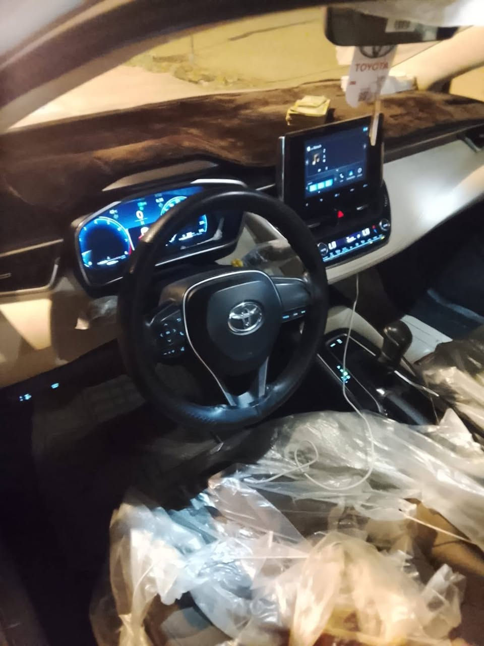 سلام عليكم للبيع كورولا موديل 24ساز فول السياره للاخير بيهه مكانين بارد على كد الاصبع مكانهه نجف حي النداء سعرهه 180وبيهه مجال للشراي ماشيه 49الف السياره جديده وما متعوبه للاستفسار اتصل مكلف بلنشر ***********
