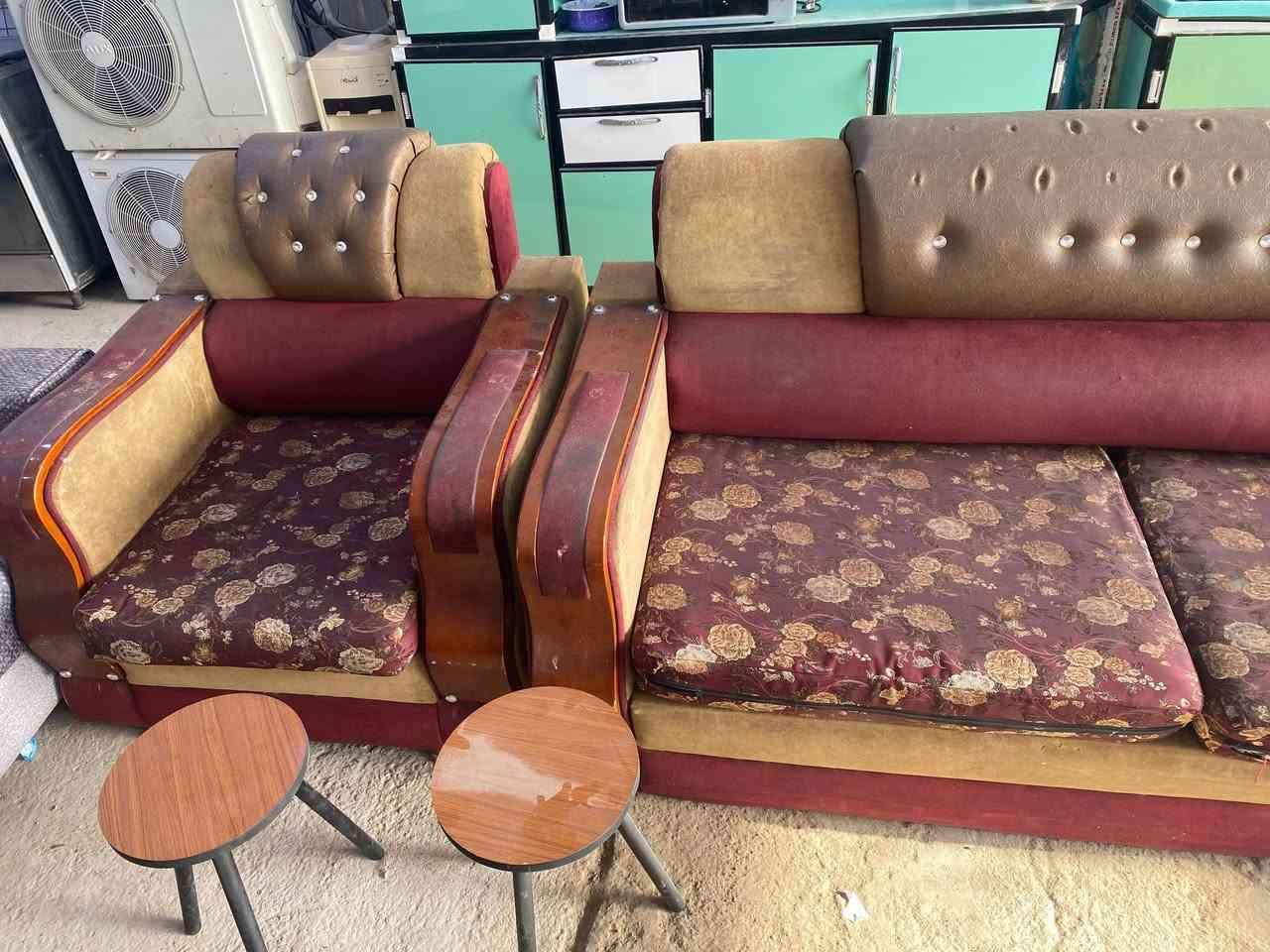 السلام عليكم 
يتوفر لدينا تخم  عشر مقعد  مستخدم سعره 150 الف
العنوان حي العصري مجاور جامع اصاحب الكساء ع 
للإتصال أو واتساب ***********
