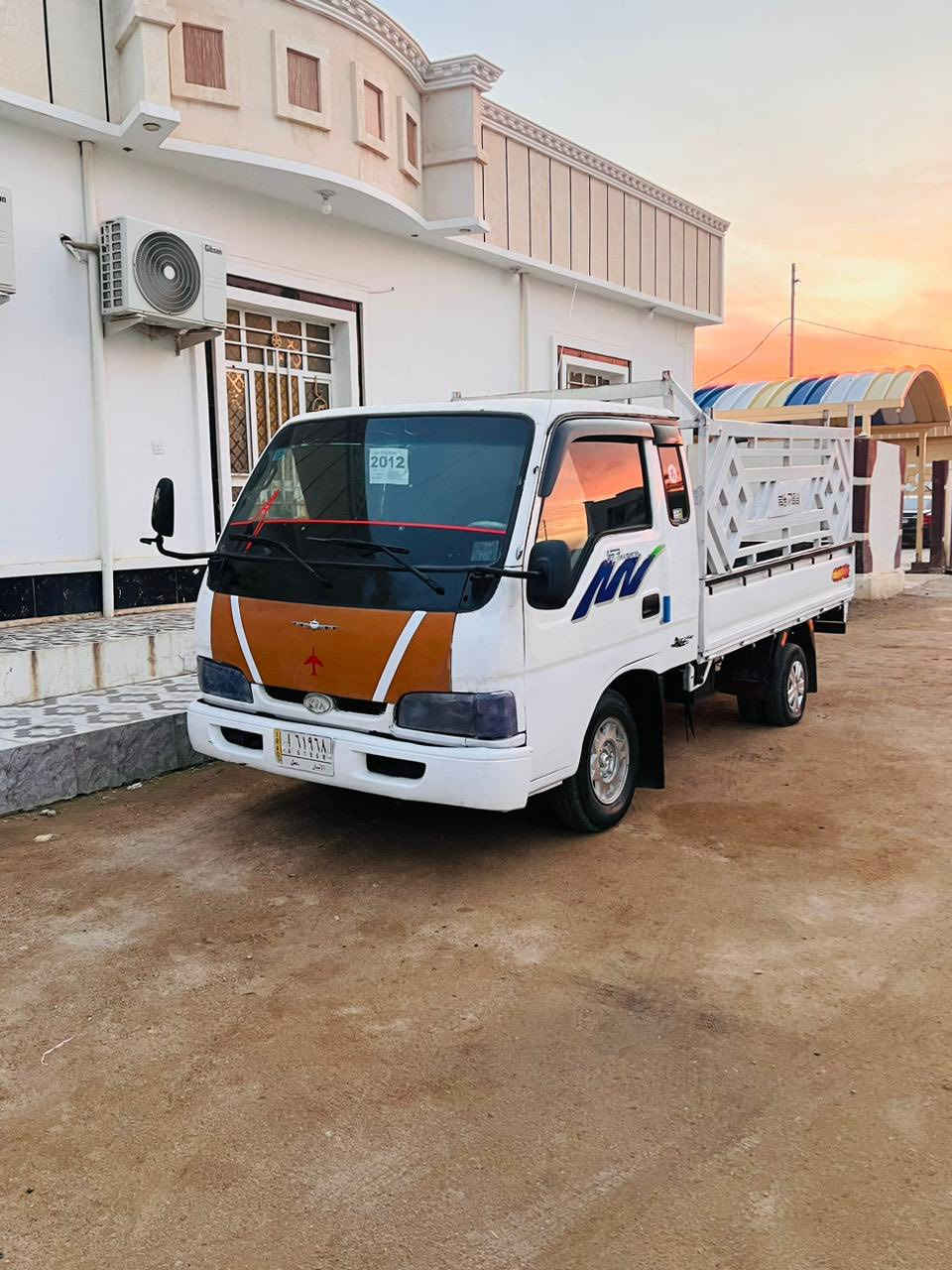 سلام عليكم كيه فونتيره موديل 99 سنويه 27 رقم جديد نكليزي سياره مكفوله من محرك وكير وكسل وصدر وكهربائيات شغاله وقماره بلاديه وتخم تاير سياره كلش حلوه مال جناي سعر 52 وبيه مجال مكاني خالديه رقم الهاتف *********** يالله
