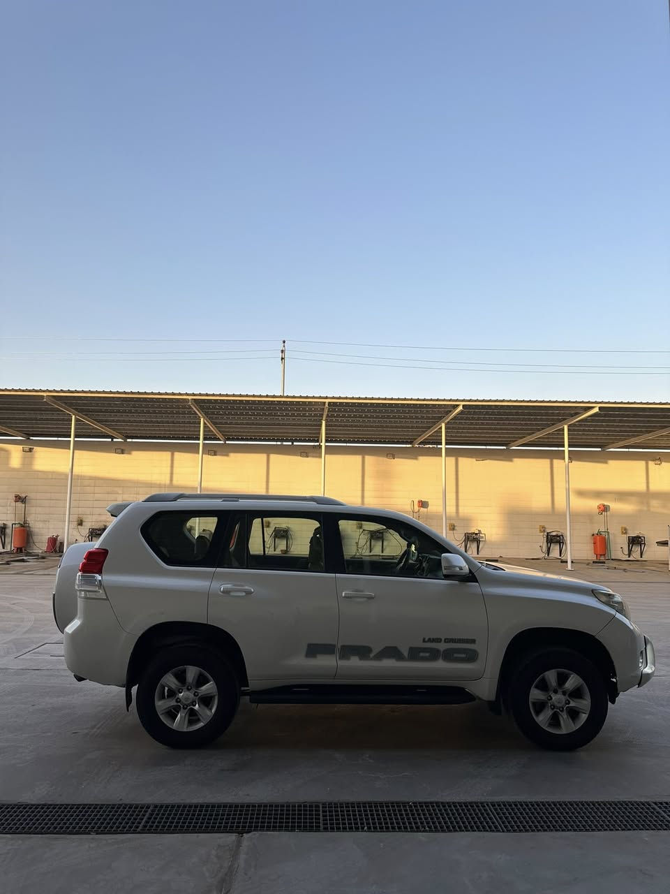 للبيع
برادو موديل 2013 كويتي TXL دبل تاني 
مكينة 6 سلندر
فول مواصفات  المعروفة
السيارة جديدة وجاهزة ومسويلهة ادامة كامة
كير ومكينة بحالة الوكالة
رقم بغداد إنكليزي باسمي 
كفالة عامة فقط دعامية 
السونار  بالمنشور صبغ جاملغ وبابين بدون دواخل طخه خفيفه
العنوان بغداد السيديه
السعر 239 قابل للتفاوض

للاستفسار 
***********
