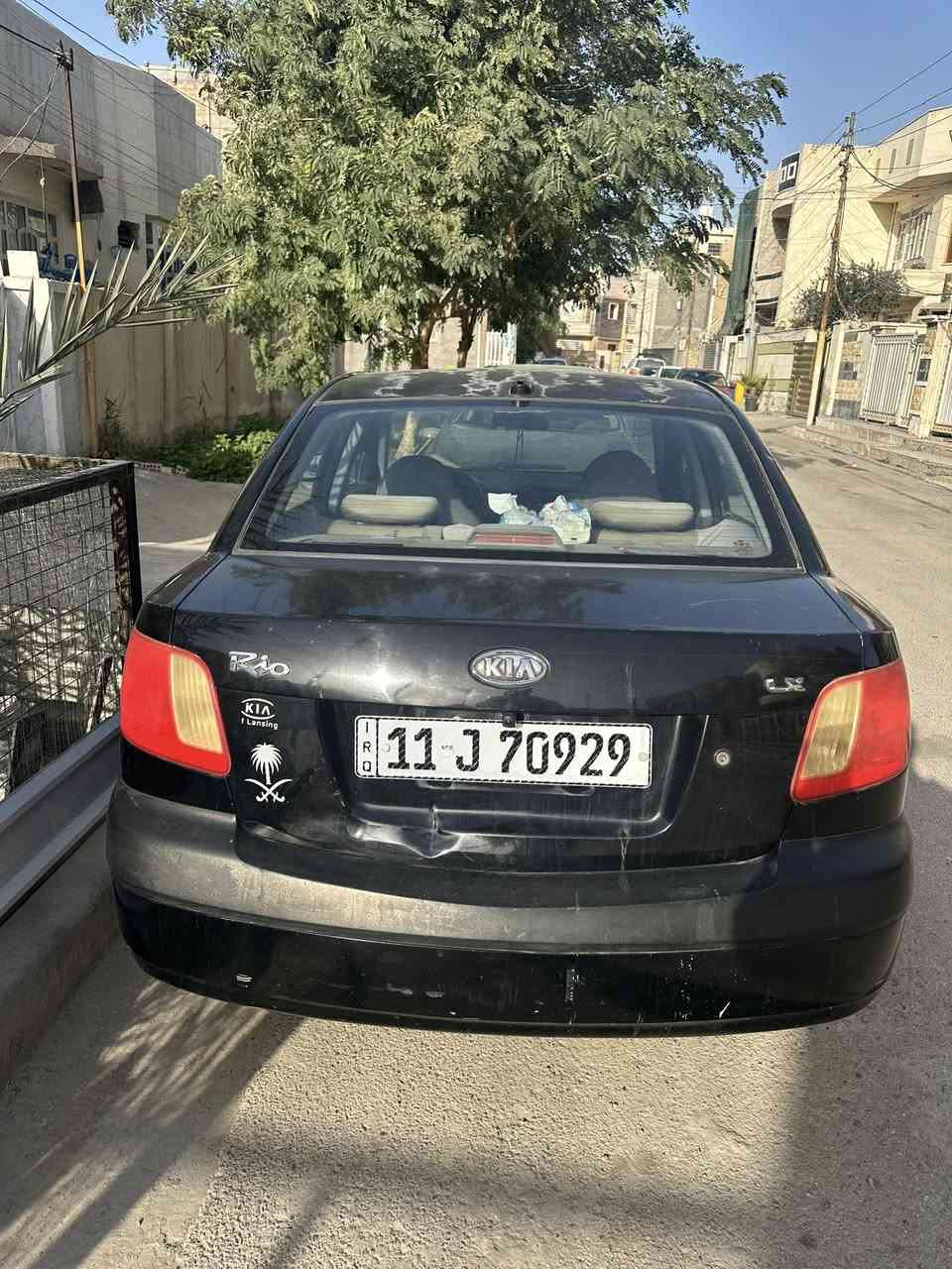 (السعر ٦٣ ورقه )٢٠٠٩ ريو رقم بغداد الجديد سنويه جديد  هزه قبل شهرين ادامه عامه للسياره صارله سنتين عندي ماشيه بهل سنتين ١٨ الف ميل فقط المشي العام الها ١٨٧ الف لاكن كير ومكينه جيد جدا سياره  حالتها جيده تايرات جدد شاشه كبيره. سماعات مال فورد الكشنات البلادي موجوده وبحاله جيده بيها ملاحضات كم رصعه واكو طلقه بلسقف خليت عليها فابلون ، ولكمبريس مو شغال مال تبريد  يشتغل فقط فان لو غاز لو اصلا عاطل ، مكاني بغداد الدوره تواصل  ***********
