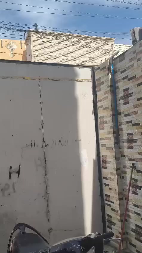 سلام عليكم دراجه للبيع ساله شهر من نزلت من لرمبه مكينه كفاله ما مفتوح برغي بيه كله ختم واحد وي لمكينه بيه اكثر من عشرين ختم وي لمكينه كهربائية كله شقاله اشير لايت بك لايت سكنات نكره سلف مكينه خرسه دراجه من لطول لطول بلاديه سعر (750)بيه مجال مكان بصره شارع القاد امن لداخلي اي ستفسار واسب ***********
