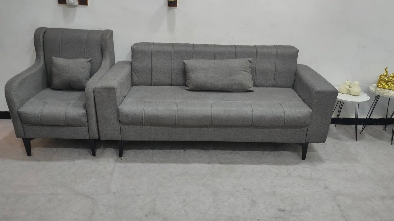 تخم للبيع نظيف جدا اي ضرر مابي للاستفسار ***********
