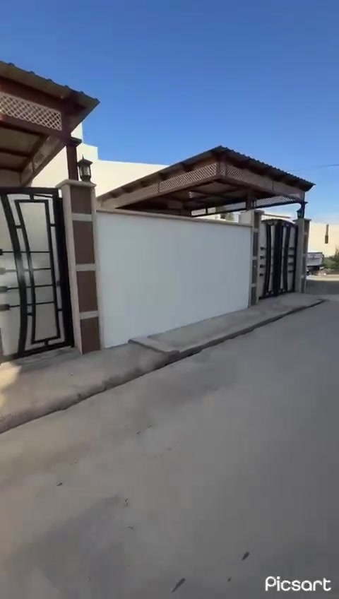 ت
دار للبيع في حي الملايين الاولى 
المساحه البيت 400متر ركن طابق ونص بناء حديث 
جنس الارض زراعي وبي كارت بلديه
لمعرفة سعر علق بكلمه تم 
الاستفسار ***********
واتساب ***********
