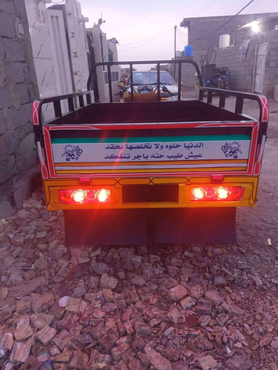 للبيع موديل 2012 رقم ابيض ***********
