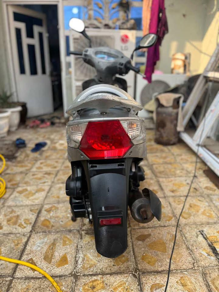 السلام عليكم 
للبيع 
❌مكلف بل نشر التواصل ويا الرقم❌

⚪️Kymco V2⚫️

❗️موديل 2013❗️

❗️ورقه الرمبه موجوده❗️

🔧الميكانيكيات 🔧
❗️الدراجه مكفوله محرك غير مفتوح كلشي نظيف بل دراجه سرعه ونهضه ونعومه وكلشي حلو بيهه امانت الله دهن كله موتل الفرنسي ومعتني بل دراجه هواي❗️

السعر💵800,000💵 وبيه مجال 

مكاني 📍 نجف/ حي ميسان📍

☎️رقمي *********** واتساب او اتصال تليفون ☎️
