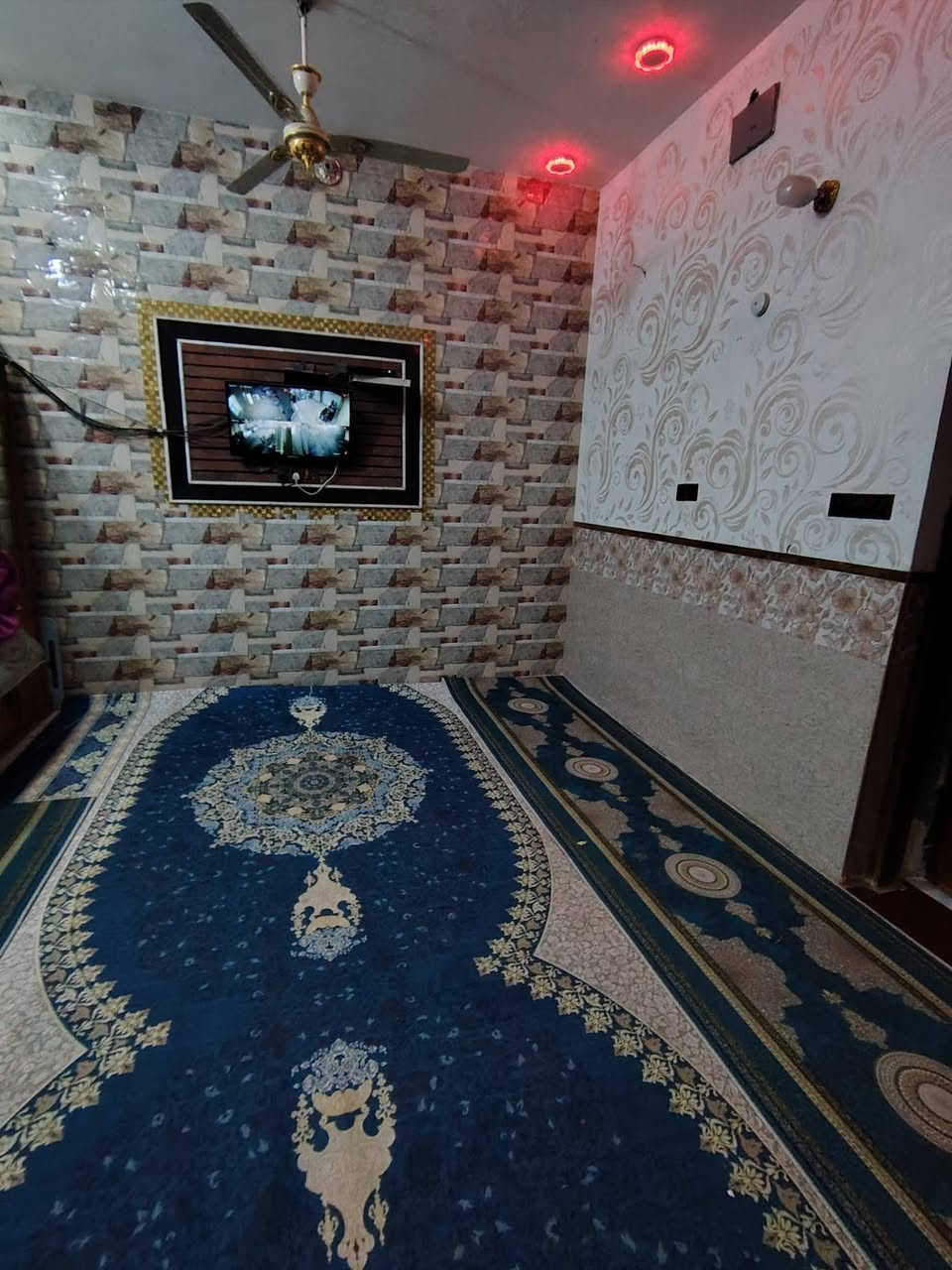 عقار للبيع ١٥٠ طابقين.. طابو صرف.واجهة ٧ونص ونزال ٢٠ . بناء جديد.. عكاده.. حي الزهراء. جهة المستوصف والمدرسة.. يحتوي على ثلاث غرف واستقبال.ومطبخ. وصالتين.. وثلاث مجاميع صحية داخليه وخارجيه.. وكراج كبير.منطقة جاهزه كافة الخدمات تبليط.. اناره.. مدارس.. .للاستفسار ***********..

