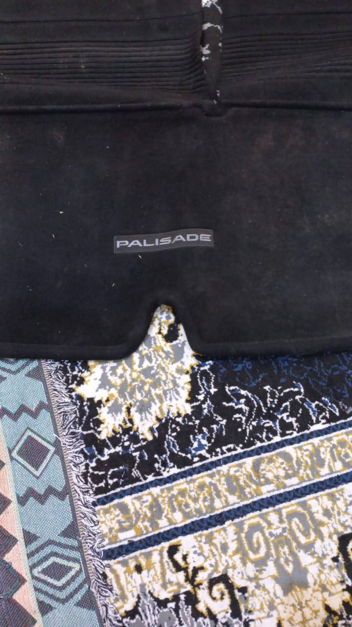 سلام عليكم عندي هذني الغراض مال بلاسايد اصليات حمالات قماره والفرشه الخلفيه والشبجه الخلفيه والبرده صايات مال سيارتي قيم باليحبه الله رقم ***********
