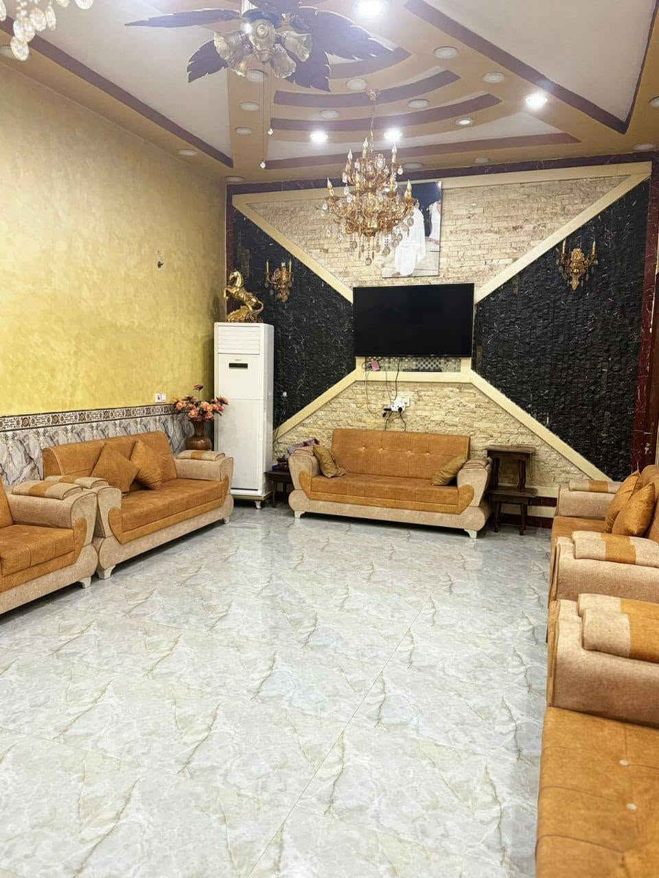 دار للبيع
المساحه 200 متر طابقين بناء حديث 

العنوان الشطره حي الصادق

للأستفسار:***********
