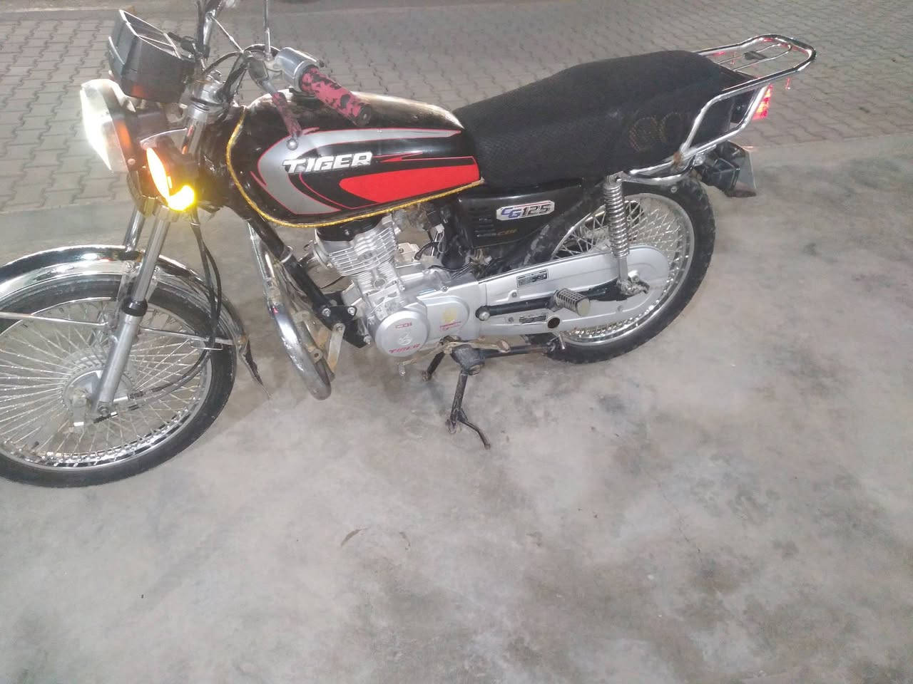 سلام عليكم موطور البيع نضيف منفيس موجو موديل 2020 السعر 450 وبي مجال رقم  ***********3
