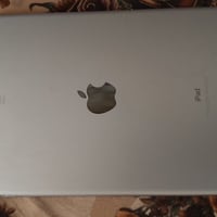 ايباد نضيف  سعره 150 وبي مجال بسيط 07856043291