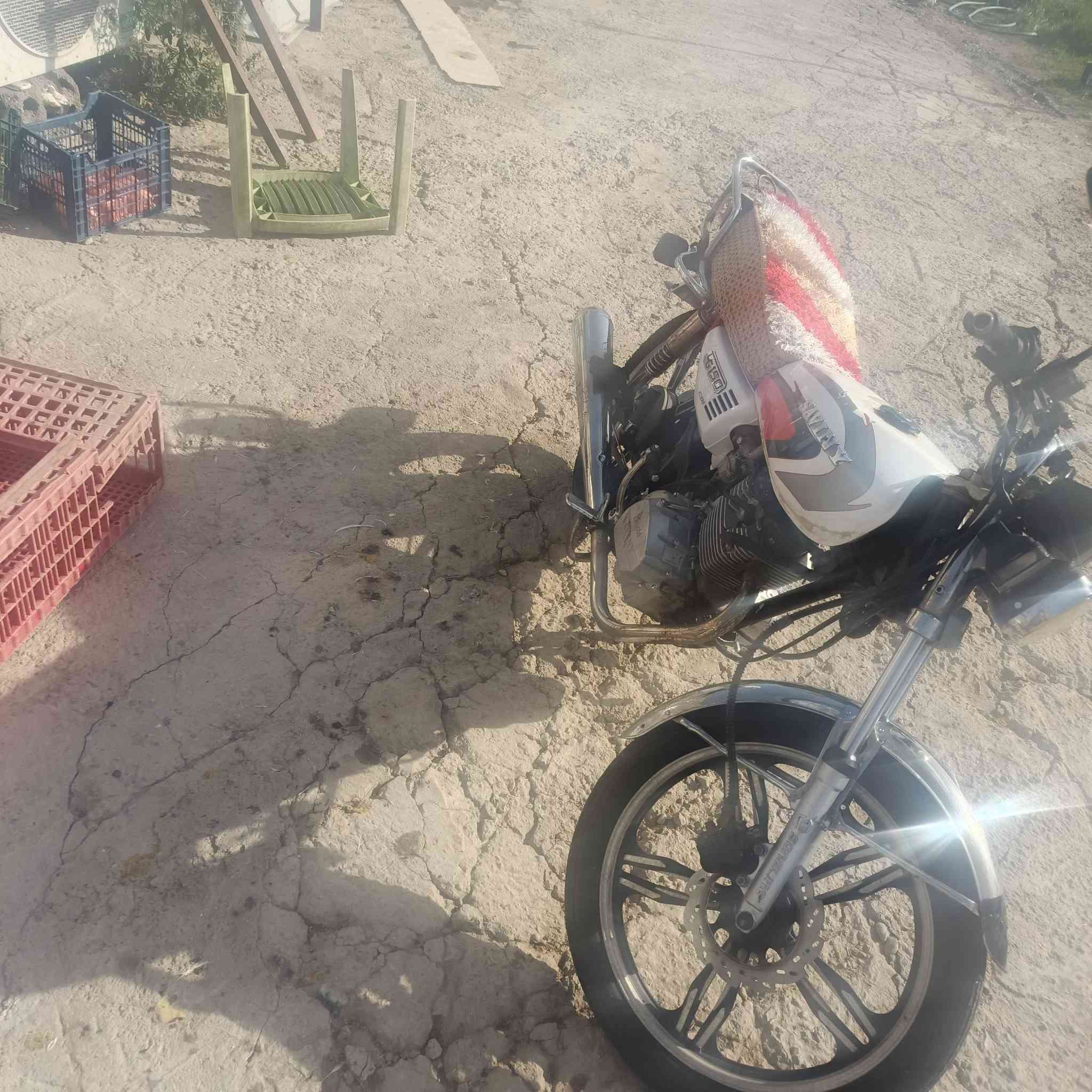سلام عليكم سفانه ٢٠٢١للبيع محرك مامفتوح دراجة جاهزه من كلشي شغل وتطلع اوراق اصولي بابل الحمزه الغربي *********** السعر ٣٥٠وبيها مجال
