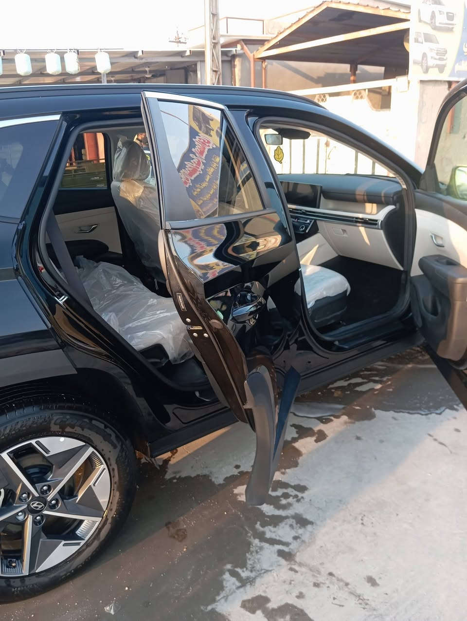 السلام عليكم توسان وارد موديل 25 مبدل بنيد نفس اللون وچاملق ماشيه 12 يعني زيرو مكان  السياره البصره بيع او مراوسه حسب الرغبه ***********
