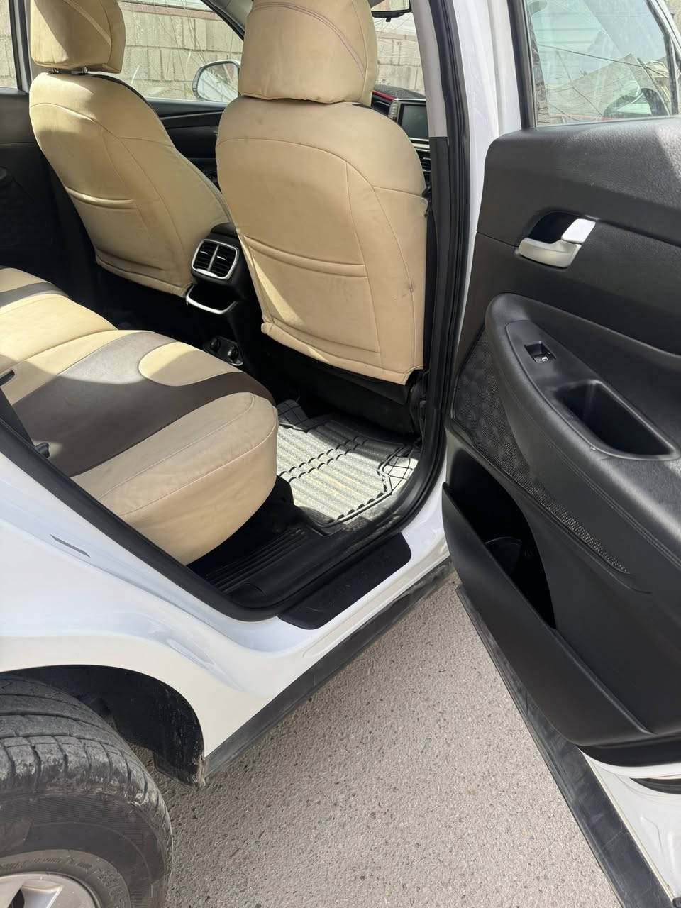 سنتافيا  فول الفول لمتد نظام الدفع الرباعي الحديثHtrac

مواصفات 

موديل 2020

ماشيه 87 فقط

ايرباك بردة 

رقم اربيل إنكليزي الجديد بأسمنا

المواصفات

شاشه  

 كامرة  خلفي 

اشاير كامره

4 ويل دفع رباعي

رادارات امامي خلفي جانبي

 4 وضعيات قيادة هاند بريك بصمة

كشن كهرباء
كشن  تدفئة 
بصمه تشغيل و ابواب 

فول تحكم ستيرن 

تبريد قطعتين 

لد نهاري

اشارة ترحيب وتفتح عند الاقتراب

محرك 2400

السعر 175 $ مجال بسيط

 وحادثها حادث السيارة نص جاملغ ونص من البنيد بدون دواخل

مكان السياره  بغداد /المنصور
للاستفسار والتواصل على الرقم ***********واتس اب موجود غير متواجد على الفيس وشكراً لادارة الكروب
