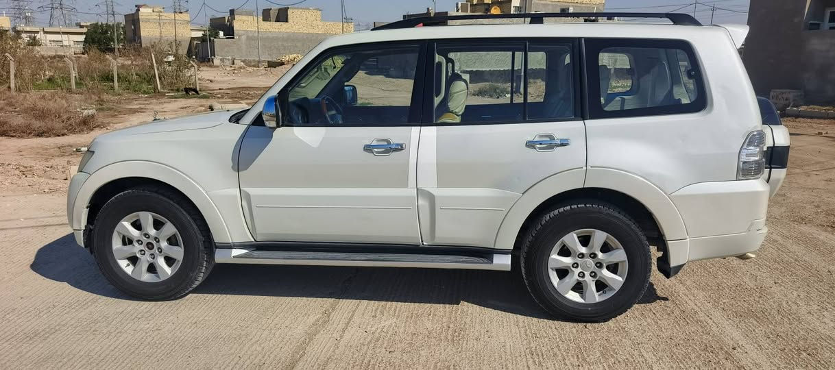 السلام عليكم باجيرو 2009 محدث دعاميات 2017 سياره مكفوله من الضربه والصبغ وكير ومكينه صدر هسه شاده صارله يوم واحد امامي خلفي وعلى شرط المواد اصلي وكاله كلفني مليون  تايرات جدد تخم امامي خلفي دنلوب عنواني كوت السعر 132وبيها مجال سياره ما تصرف عليها ربع 
***********
