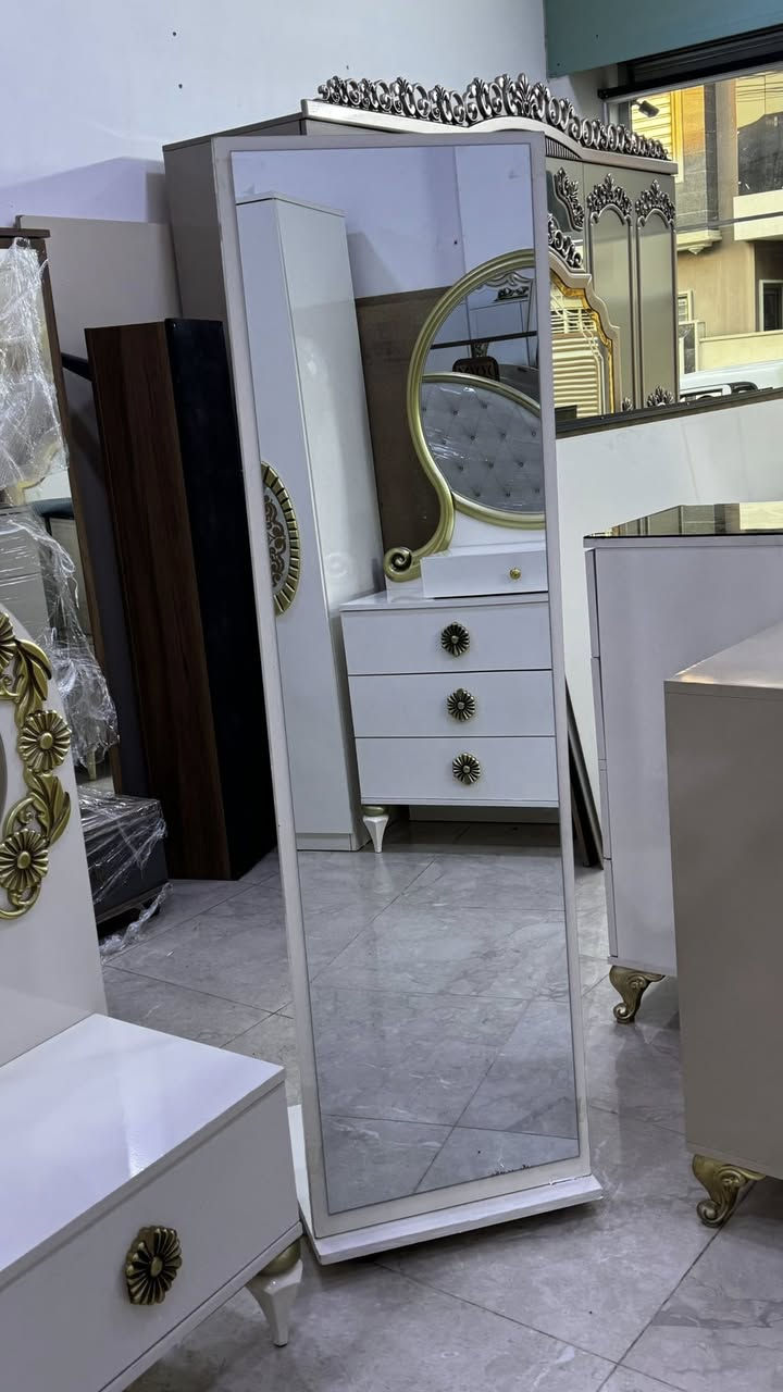 غرفه نوم ملكيه نضافه اخو الجديد 8 قطع السعر 875 الف
***********. ***********
