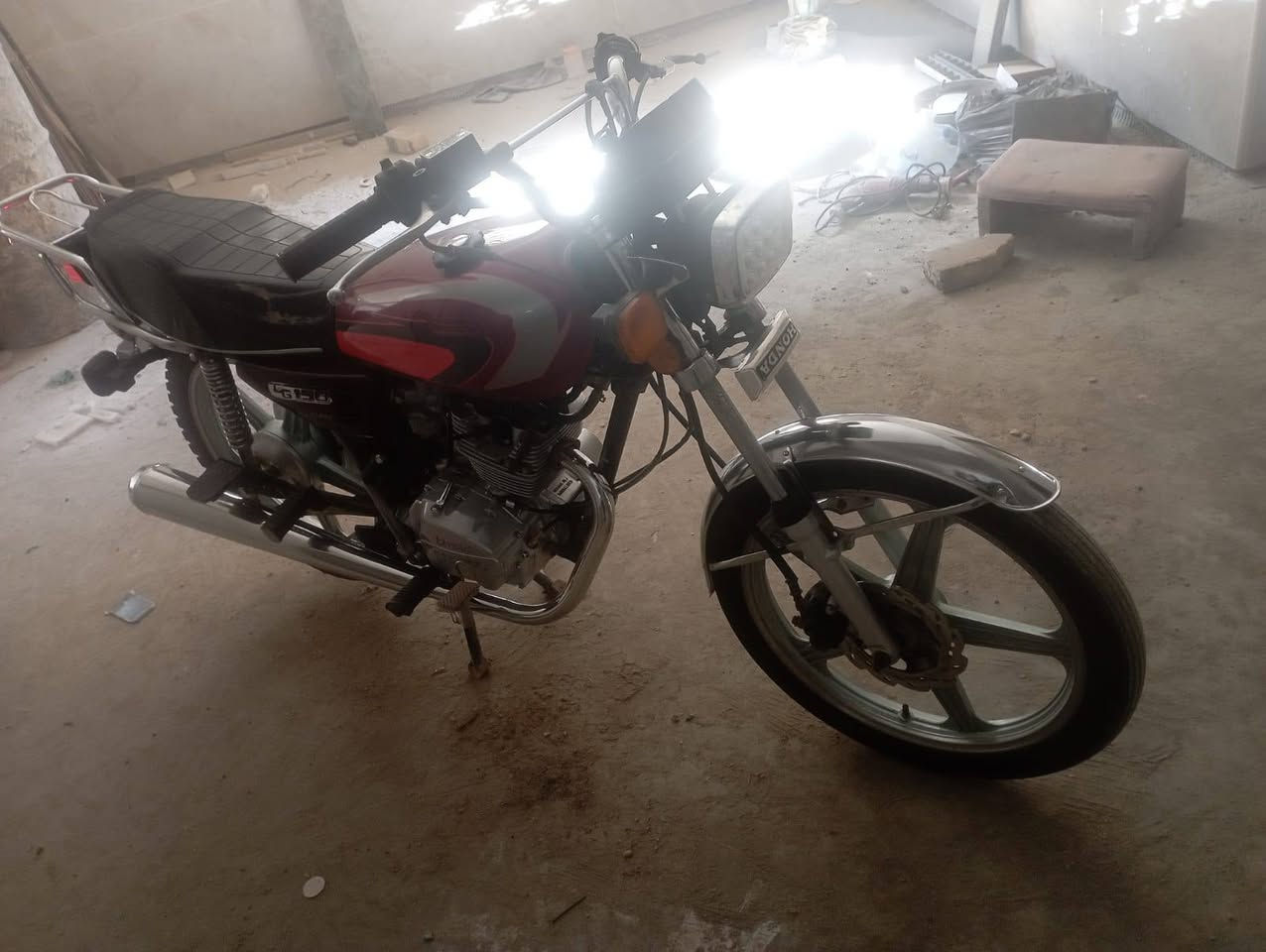 سلام عليكم سيفان موديل 21 اوراق كامله درجة جاهزه كل نقص مابيه كله شغال
مكاني حله شارع 80 
السعر 525
رقمي ***********
