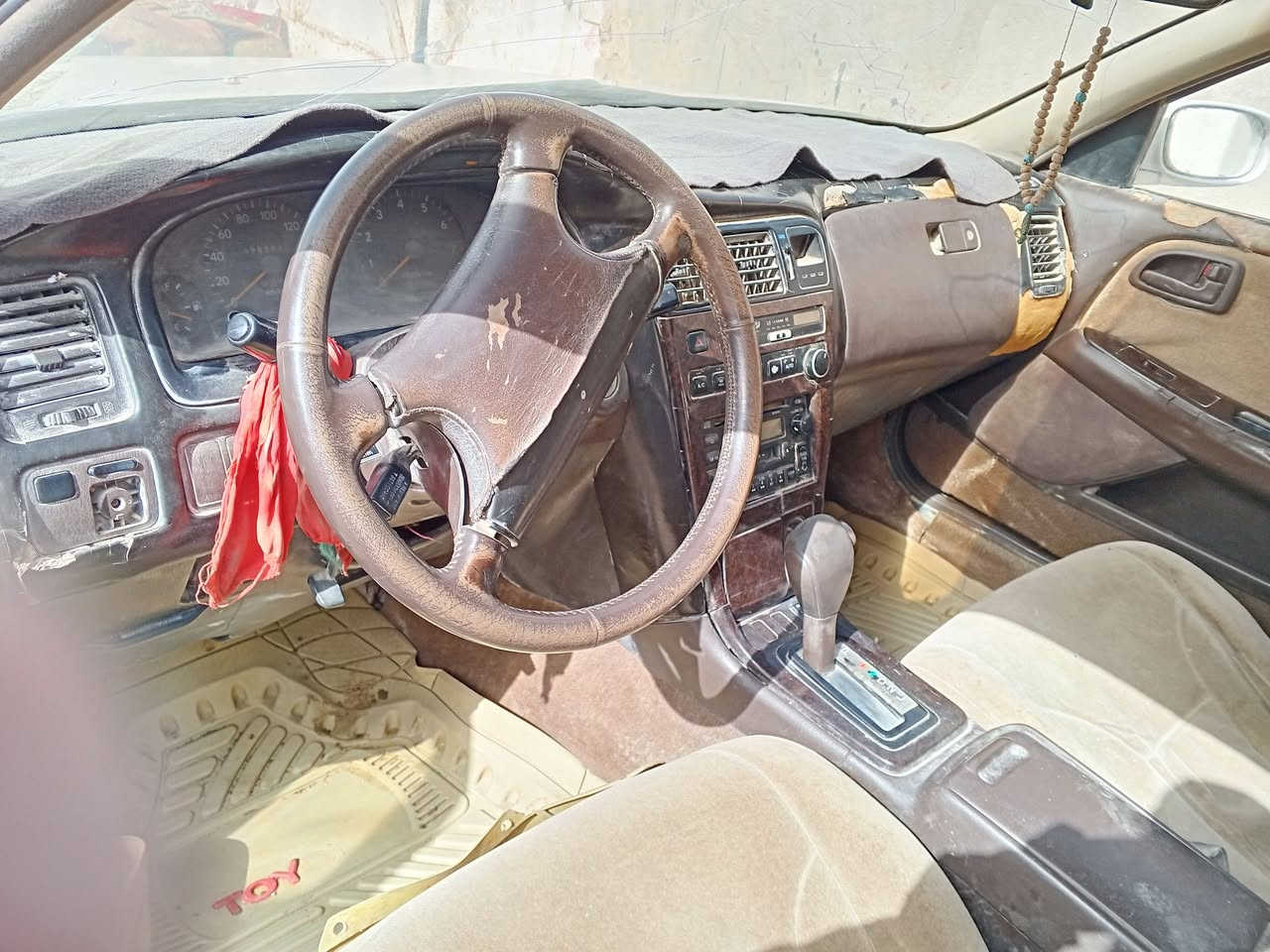 سلام عليكم سياره للبيع كرسته موديل 92 سعر 60 وبيه مجال اتصال ***********
