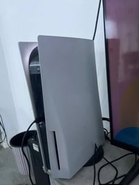 بلي 5  جديد مستعمل قليل   ويا جوستك اصلي عدد 2  قرص بيس 21   يو بي اس ...