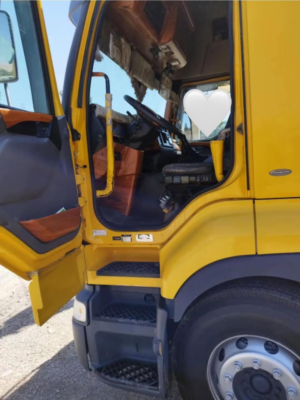 للبیع بۆفرۆشتن
گەڵابە ڕینۆ بیلاد 

مودێل 2003
ڕقم سەنەوی سلێمانی 
مەکینە 420 نەکراوە 
نە گێر ئەسکل تەگەر نەکراوەتەوە
ڕیتایدەر بۆیلەر هاڤە
بیلاد شانصی درێژە 
بۆدی بیلادە
تاقم تایەی لۆکە
قەمەرە بێ بۆیاخە
تەبرید ئیش دەکات 
هەموو گیانی بەشەرت 

***********
***********

کۆڕەکە وەسپەپ ڤایبەر
