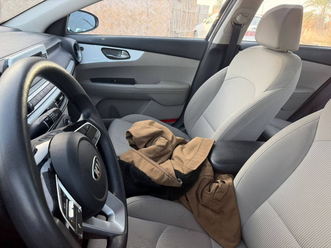 سلام عليكم كيا سيراتو مديل ٢٠٢٠ خليجي مكينه ١٦٠٠ فول موصفات بسمي ماشيه ٣٣الف سياره عل وضع شركه شرط
سبير مانزل مكفوله فقط طخات بسيطه نفسهن بدون تصليح
سونار موجود بل منشور مكان سياره سماوه رميثه سعر ١٥٧وبيه مجال
***********
***********
سياره عل وضع شركه شرط
