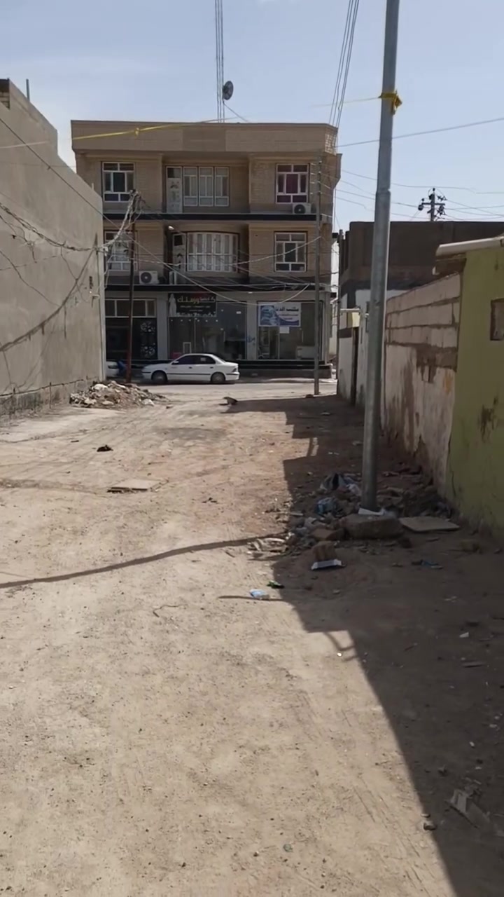 بيت 🏠 للبيع بلصناعه ابحي الزهور مقابيل شقت ابن يحتوي البيت الى غرفتين وستقبال وصاله وطارمه مساحت البيت 250متر طابو زراعي الستفسار عل الرقم ***********
