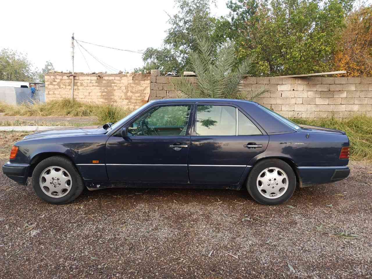 مرسيدس دب موديل 90 مكينه بلاديه قواعد سليمه كهربائيات مع فتحه شغاله تدفئه وتبريد شغال السعر 68 الاتصال على هذا *********** المكان ديالى
