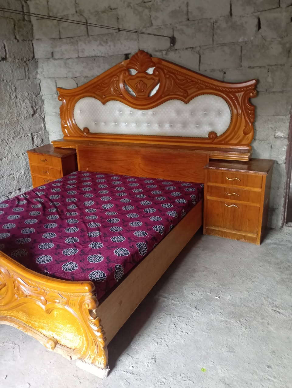 سلام عليكم
مكلف للنشر 
غرفه نوم نضافه ٧٠%
كدام العين 
العنوان موصل حي رجم حديد شارع ٢٠
سعر ٢٥٠الف بي مجال للشراي
للاستفسار رقم هاتف ***********
