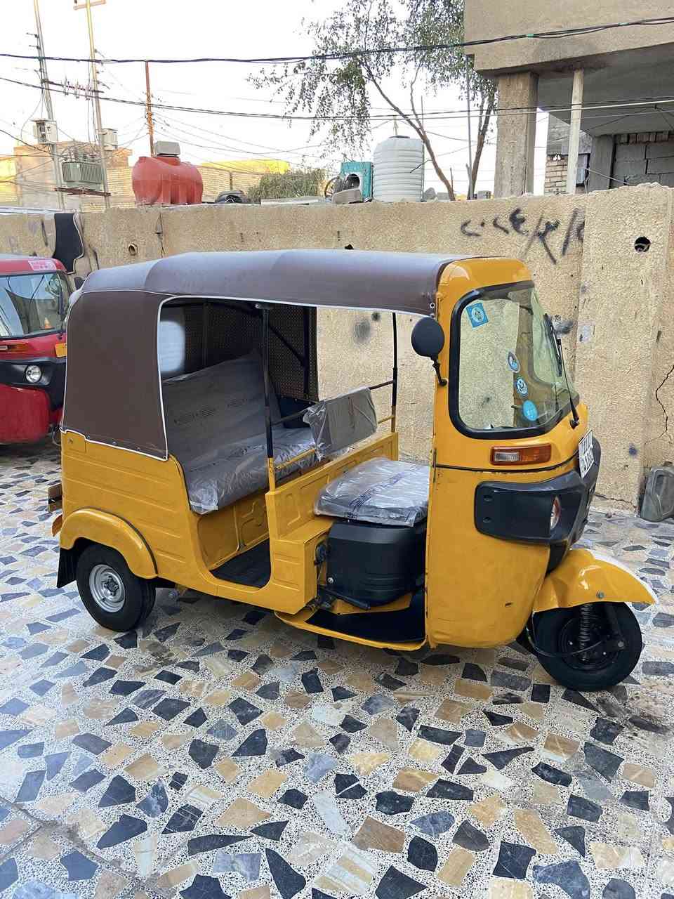 سلام عليكم تكتك للبيع 19شهر10رقم وسنويه تحويل مباشر التكتك اي نقص مابيه كهربائيات كلهه شغاله مكينه بوشه وبستم بيهه صبغ وبلغد وبل صفحه الصفحه بدون ضربه عنواني سبع قصور هــ***********
