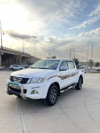 سيارة تويتا هايلوكس موديل(2014)گيرومحرك شرط محرك مامفتوح گير عادي و دا...