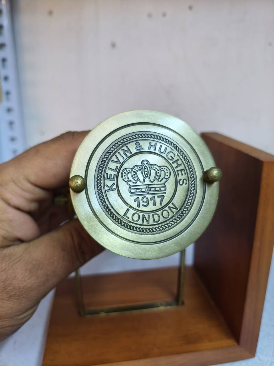 ساعه رمليه نحاس وخشب مكاني بغداد *********** يوجد توصيل
