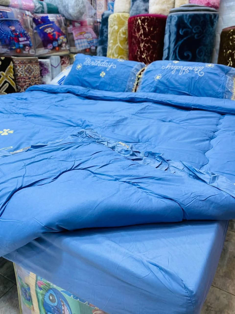 على بركة الله..💙
جديد جديد جديد

اللحاف نفرين قماش قطني صيفي مقطع مورد حفر تطريز وليس طبع اطراف تول حقيقي
خاماية درجة اولى 4 قطع

قياس اللحاف220*240
تلبيسة دوشك 180*200
وجهين مخده50*80

عنوان المجمع/ العروبة الاولى فرع شارع نزاهة القديم مجاور مطعم جود .

حجز واتساب ***********
توصيل متوفر داخل وخارج المحافظة.
