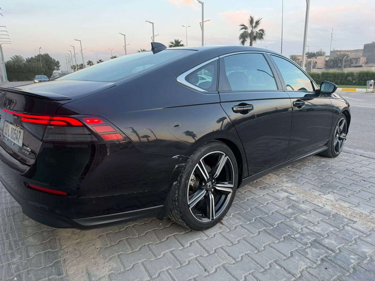 هوندا اکورد سبورت 2023 هايبرد
مكينه 2000 تنفس طبيعي هايبرد  
شاشه كبيره 
Auto Apple carplay
فتحه سلايد 
قيادة شبة ذاتية Autopilot 
كاميره خلفيه 
كشن كهرباء  
رادار امامي 
رادار خلفي
مانع تصادم Auto Break 
Auto hold  
تحديد مسار 
تصحيح مسار
مثبت سرعه cruise control 
مانع انزلاق 
دخول ذكي 
اناره ترحيبيه 
هندبريك كهربائي 
لايت عدسات زينون
حساسات مطر 
حساسات دخول الانفاق 
٣ انظمه قياده ECO-EV-SPORT
ماشية 45,000 mil قابل للزيادة 
عليها ادامة كاملة 
السيارة عليها تخم تايرات جديد 
فلاتر شوته +تبريد جديد
شمعات احتراق سيراميك جديد
بخاخات (نوزلات) جديد اصلي وكالة 

السياره حادثها  البنيد مسحوب بارد بدون قطرة صبغ حتى الدعامية ما مصبوغة ترهم مراوس 
*********** بغداد, العراق
